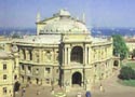 
    Das Opernhaus, das 1887 von Architeckten F. Felner and H. Helmer gebaut wurde
   